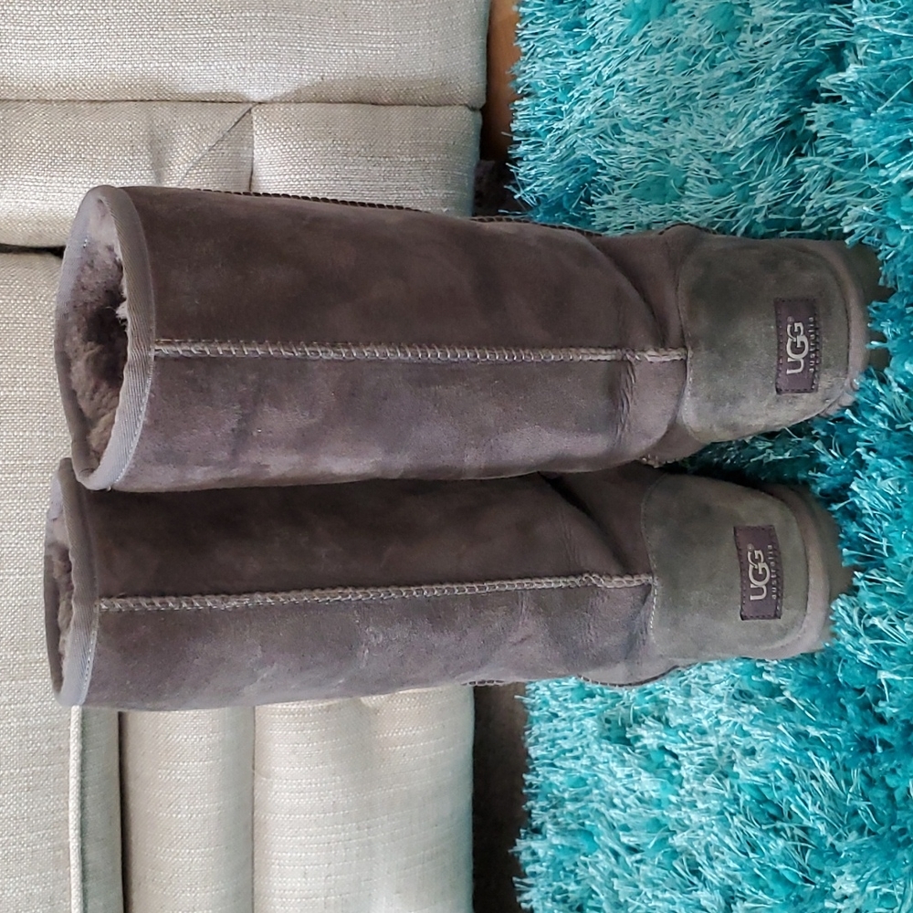 UGG Boots - Picture 3 of 7